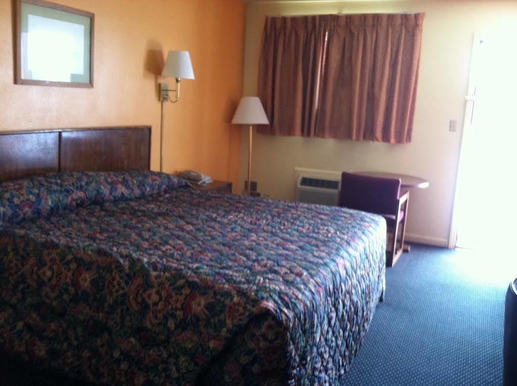 Knights Inn - Chanute Dış mekan fotoğraf